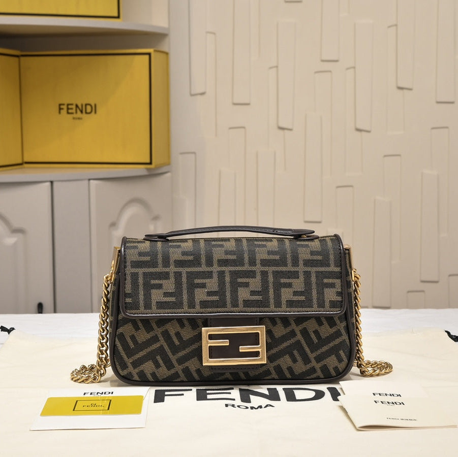 Bolsa baguette pequeña con monograma