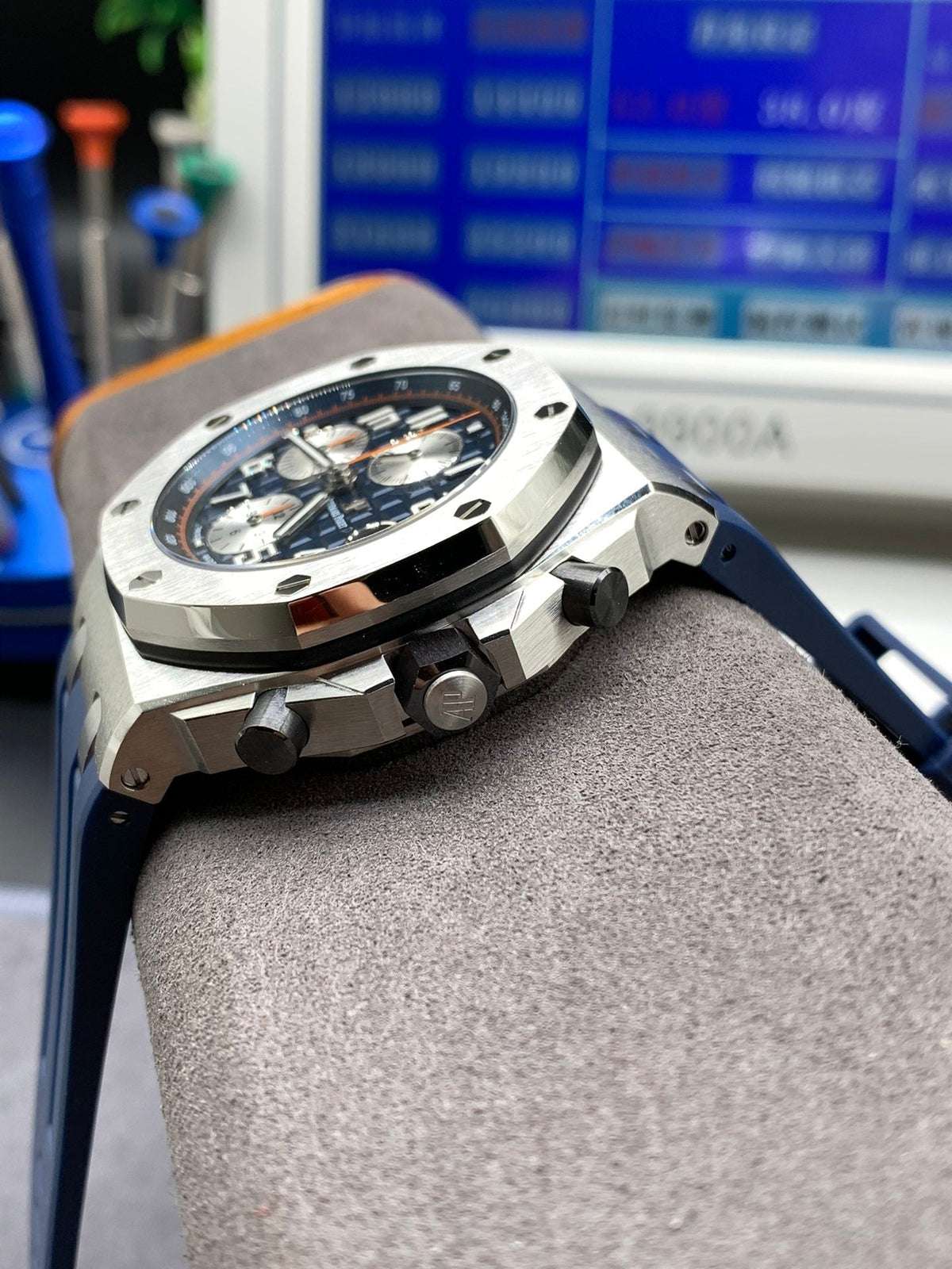 Reloj deportivo cronógrafo azul de 44 mm