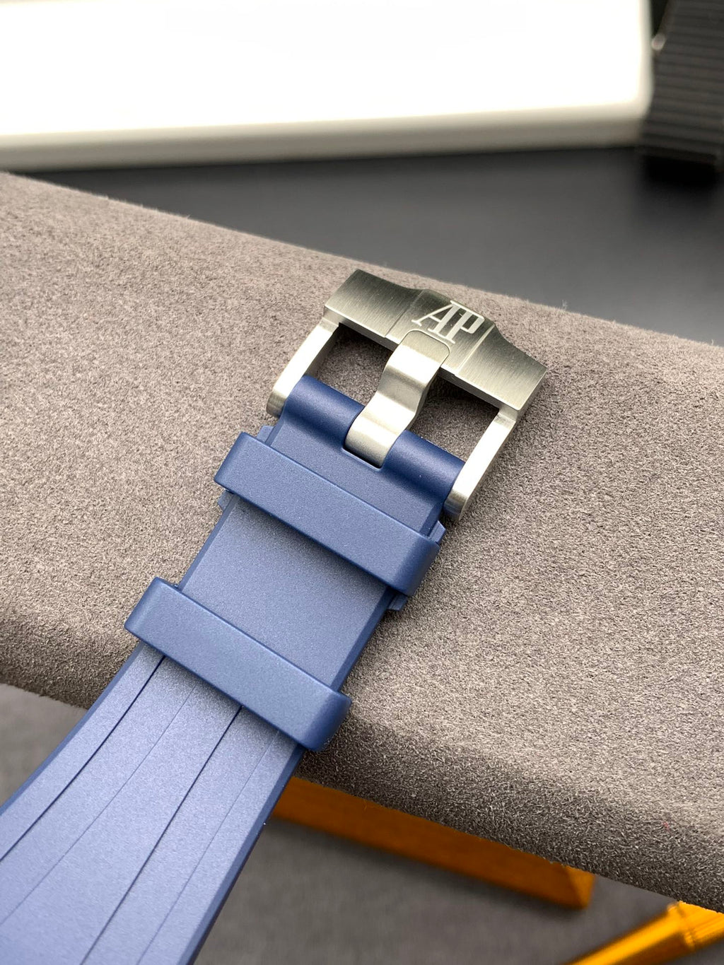 Reloj deportivo cronógrafo azul de 44 mm