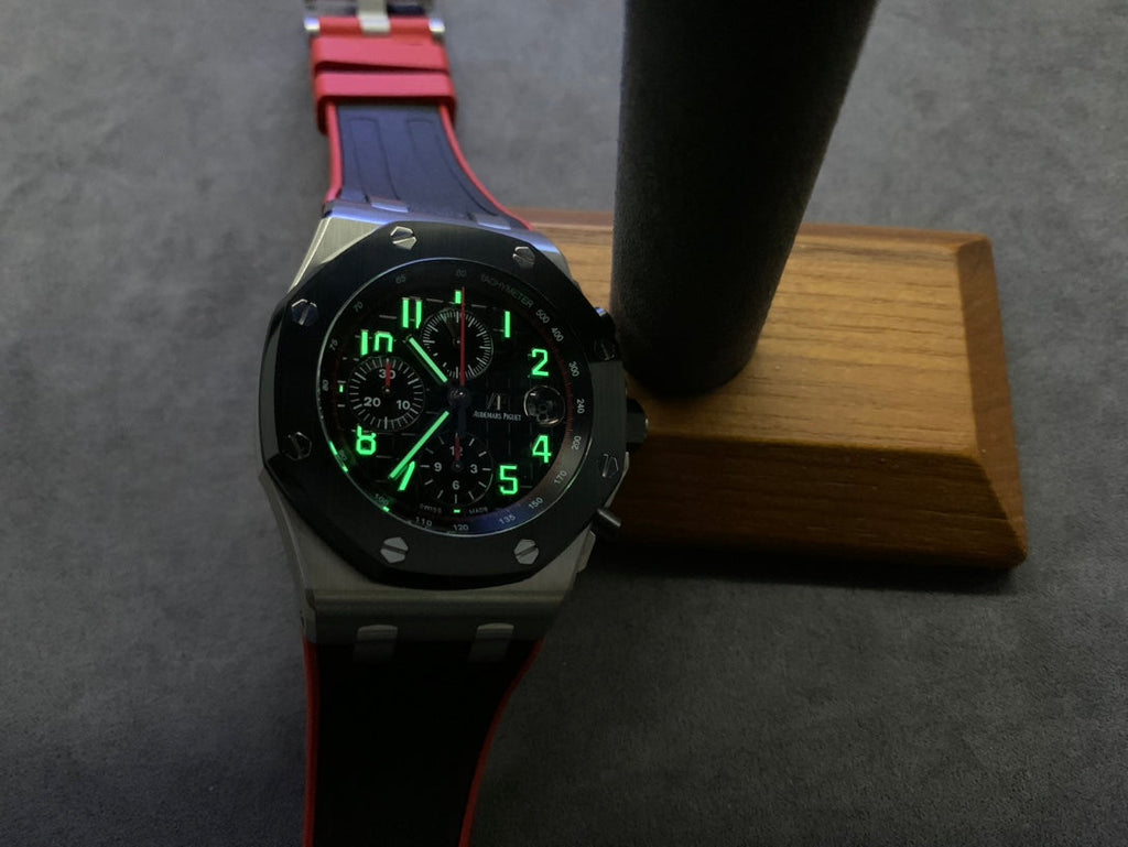 Reloj deportivo cronógrafo negro y rojo de 44 mm