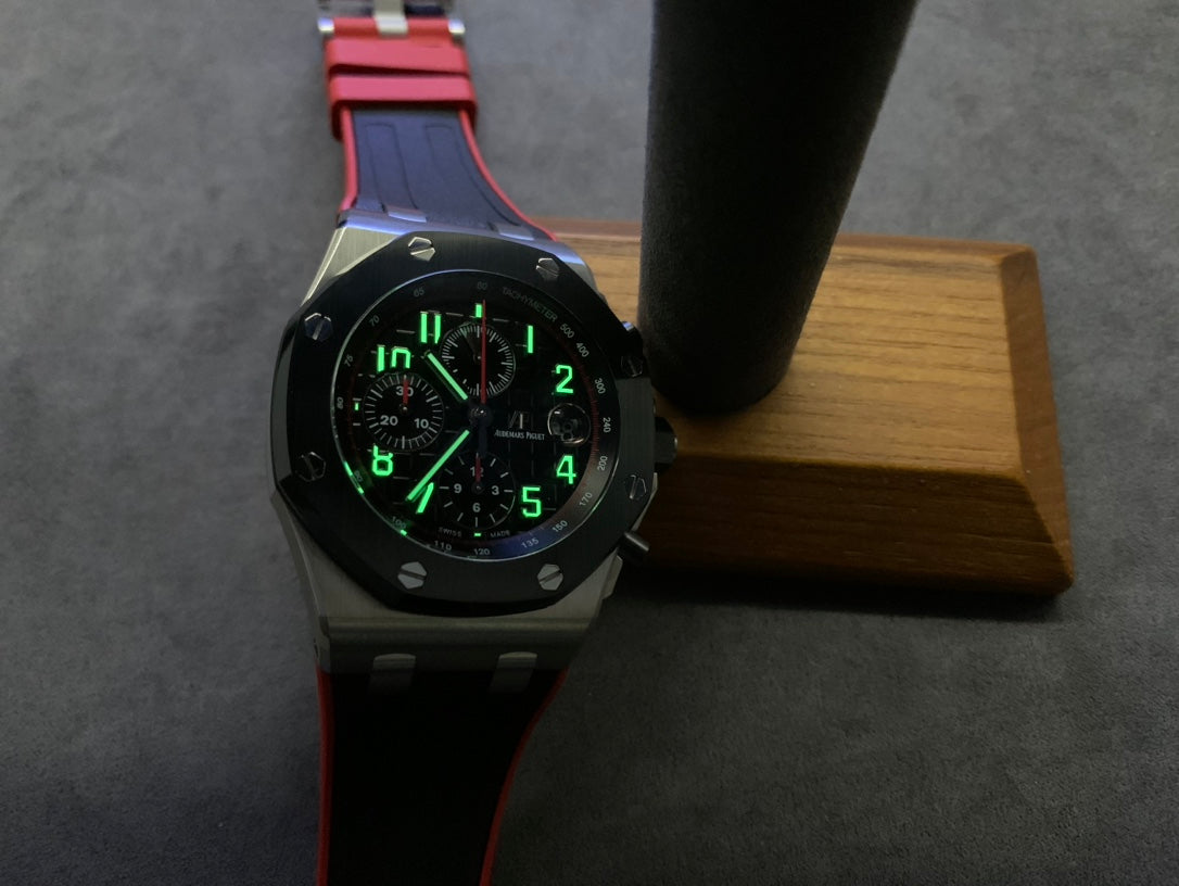 Reloj deportivo cronógrafo negro y rojo de 44 mm