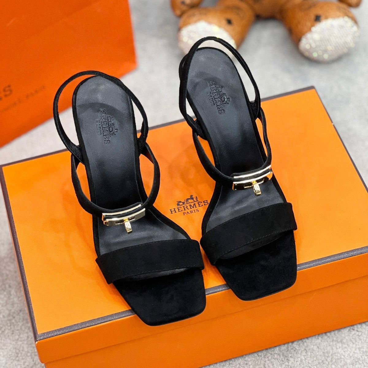 Sandalias Kelly de ante con hebilla