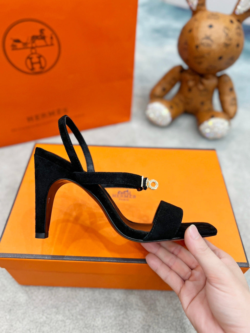 Sandalias Kelly de ante con hebilla