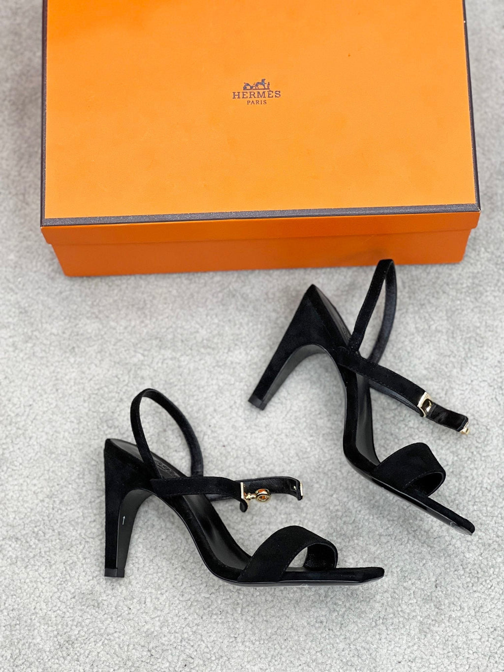 Sandalias Kelly de ante con hebilla