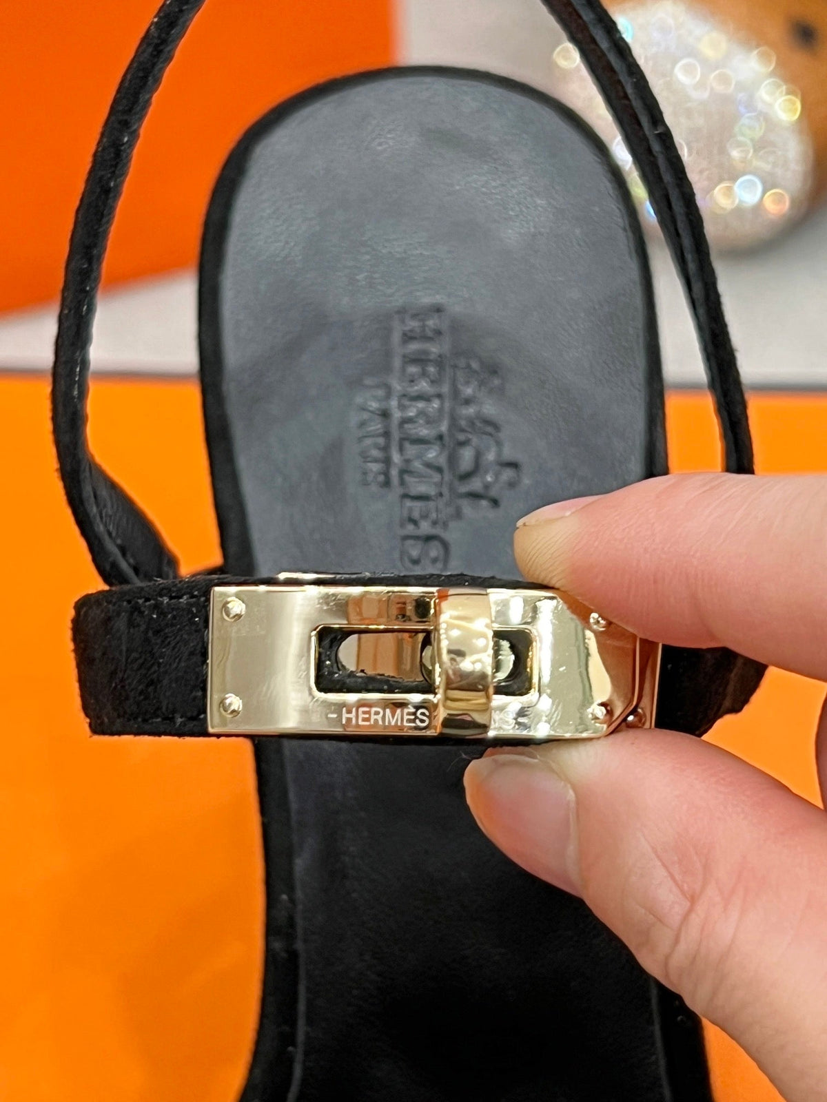 Sandalias Kelly de ante con hebilla