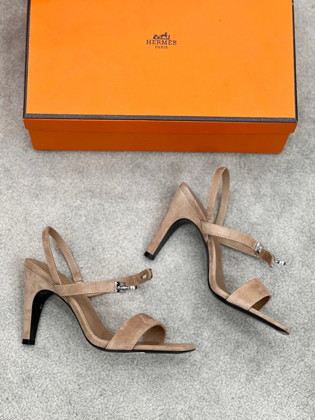 Sandalias Kelly de ante con hebilla