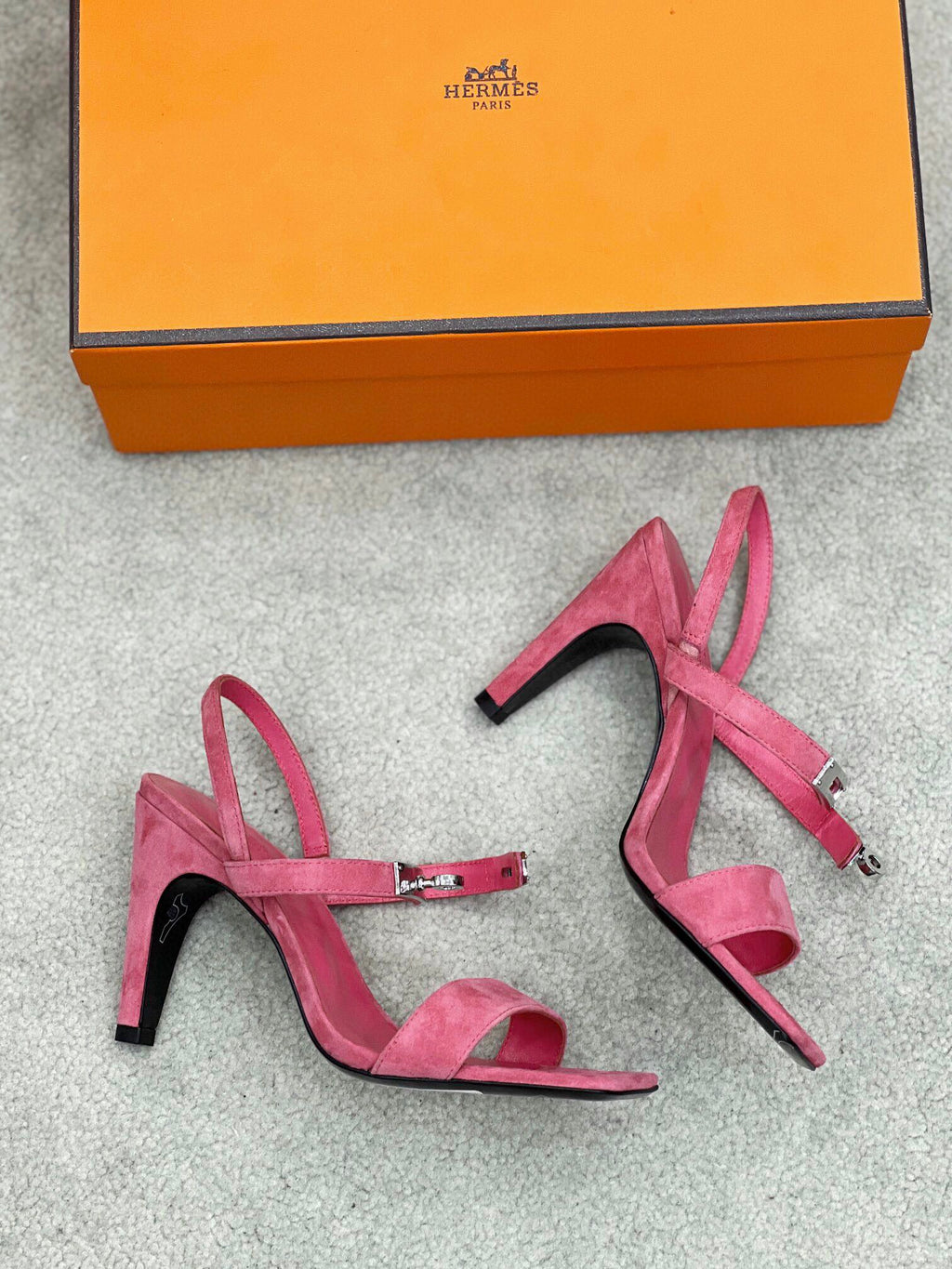 Sandalias Kelly de ante con hebilla