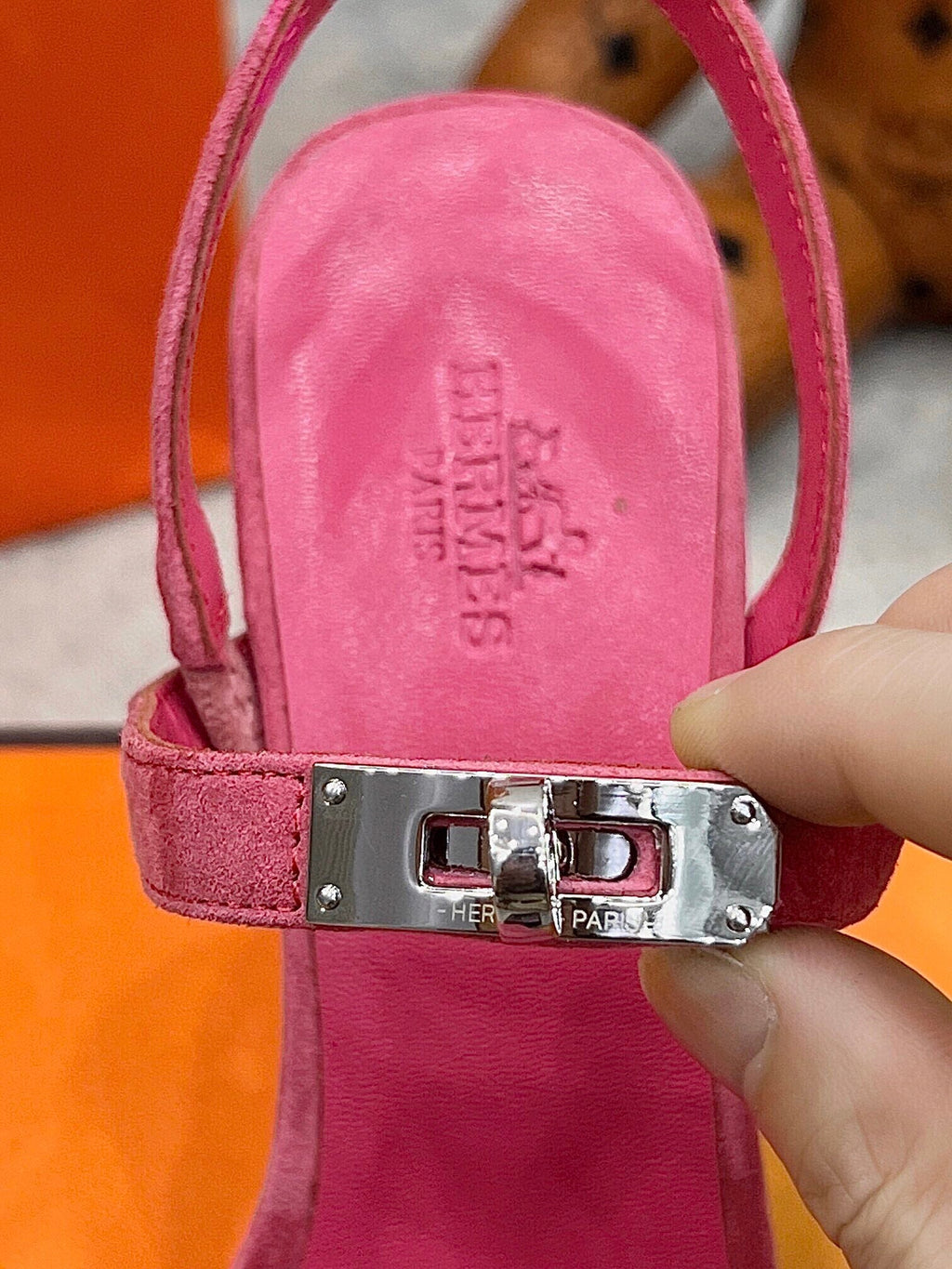 Sandalias Kelly de ante con hebilla