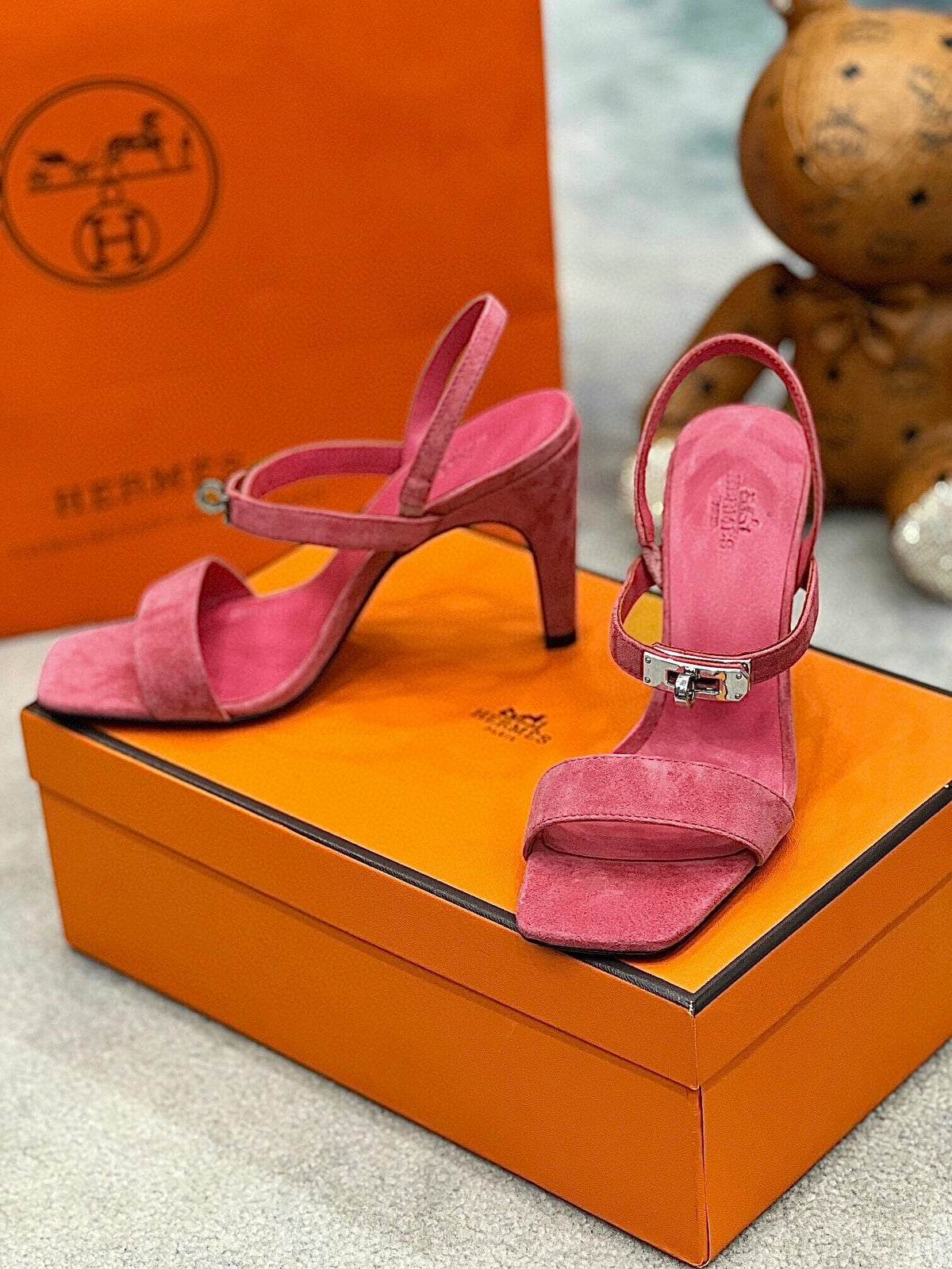 Sandalias Kelly de ante con hebilla
