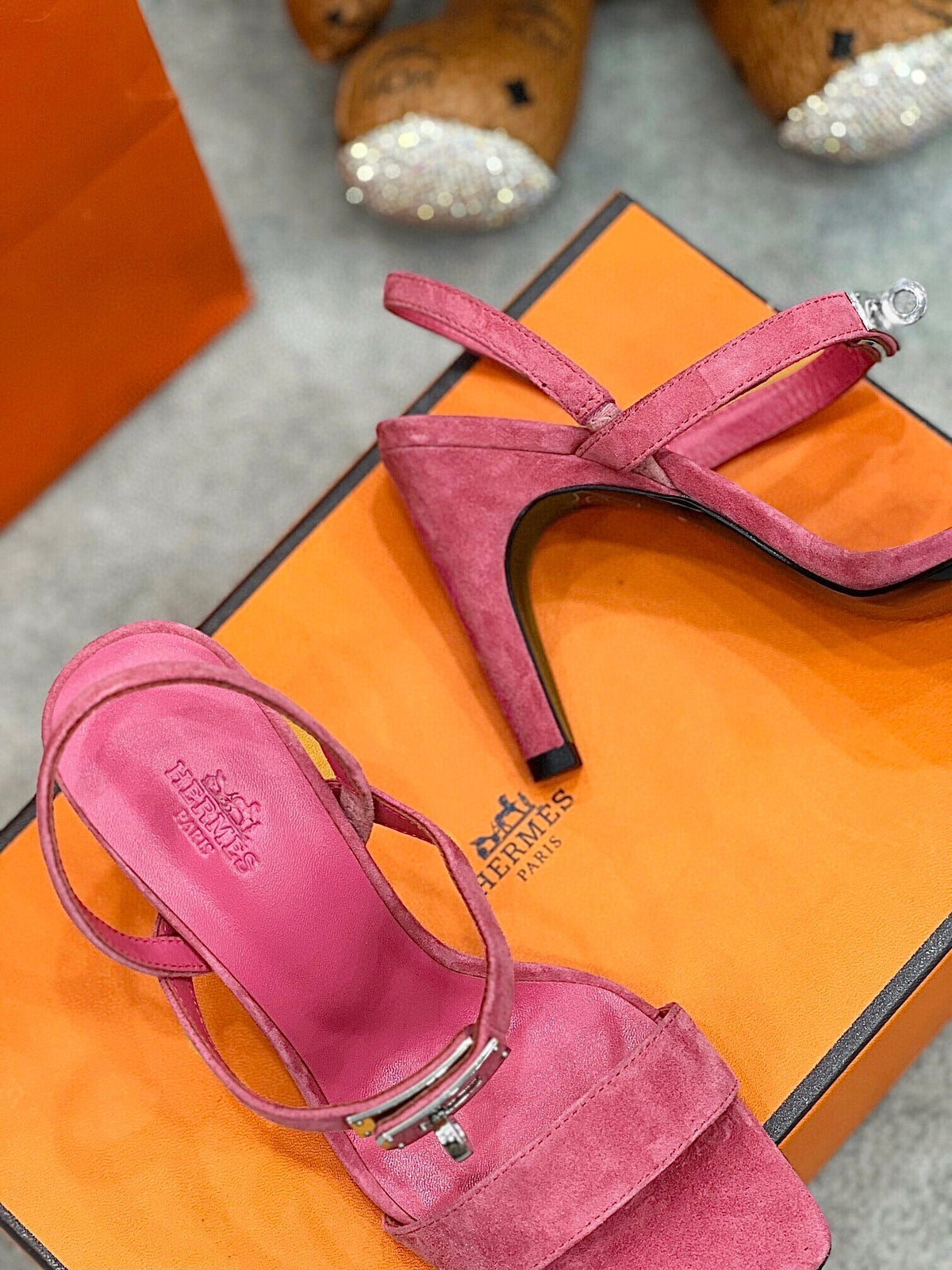 Sandalias Kelly de ante con hebilla