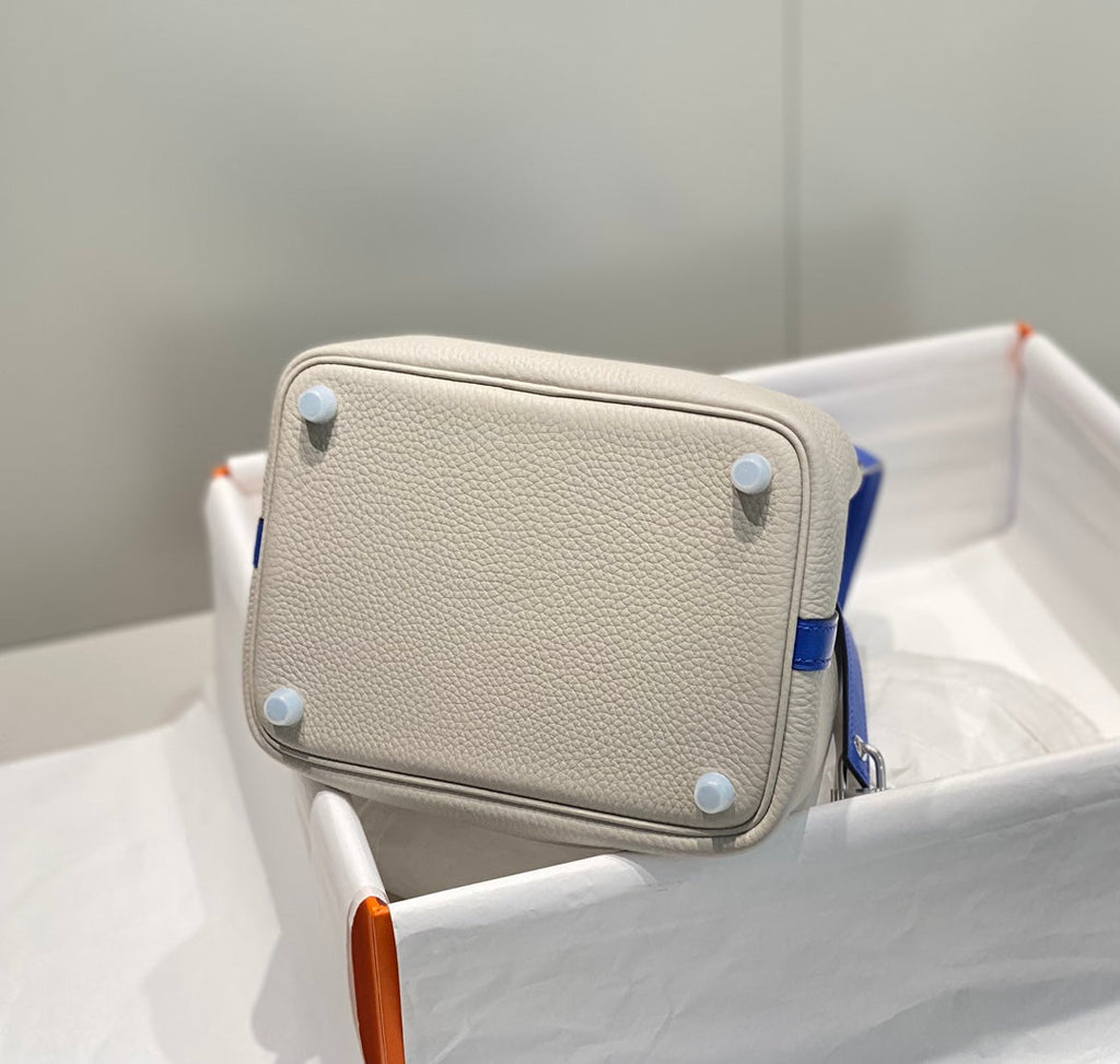 Bolsa tipo cubo de gabardina encerada
