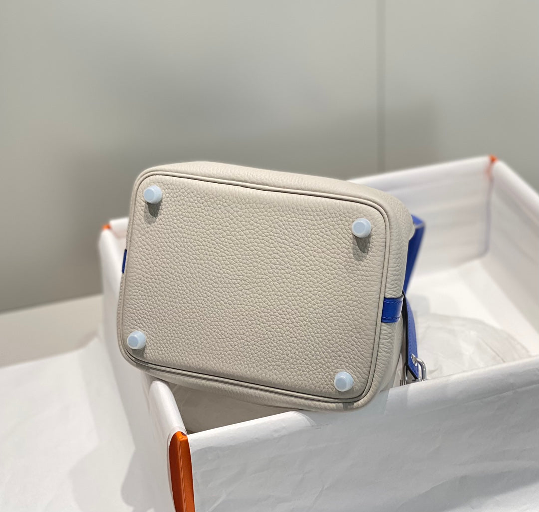 Bolsa tipo cubo de gabardina encerada