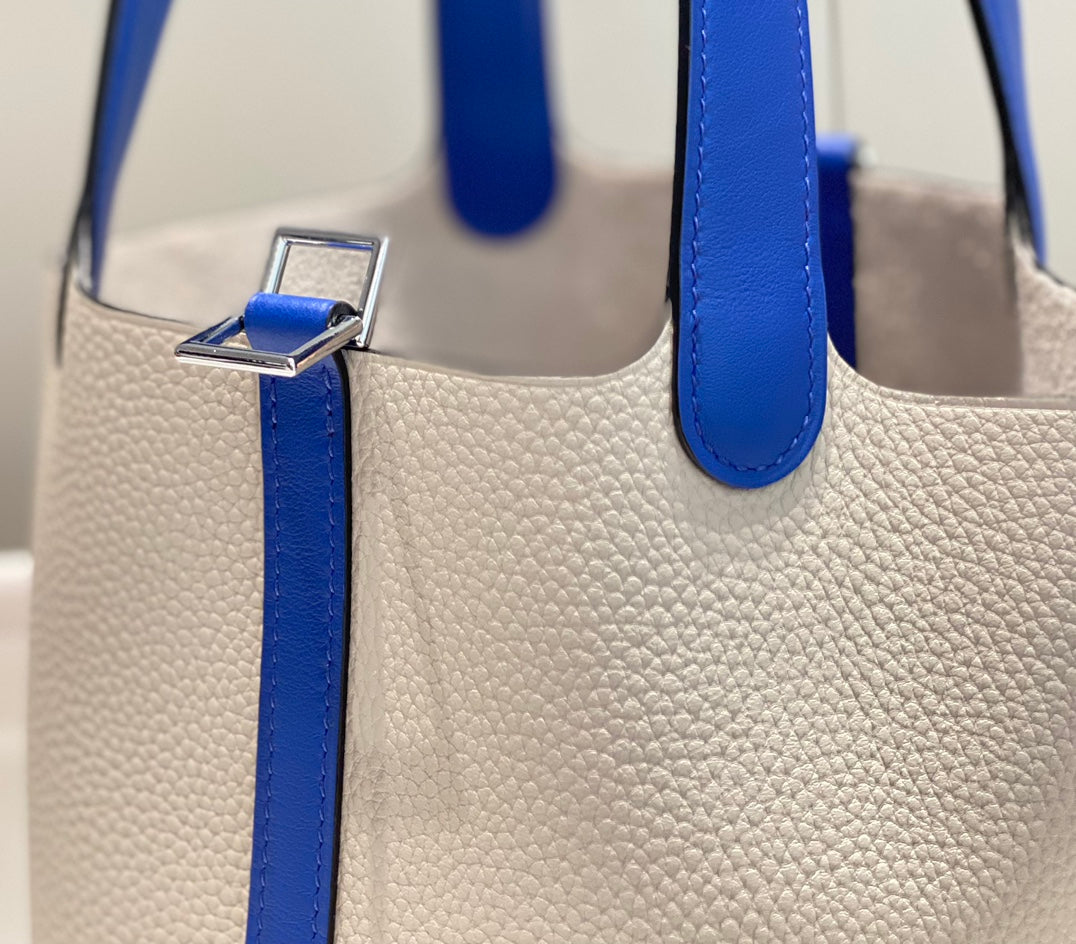 Bolsa tipo cubo de gabardina encerada