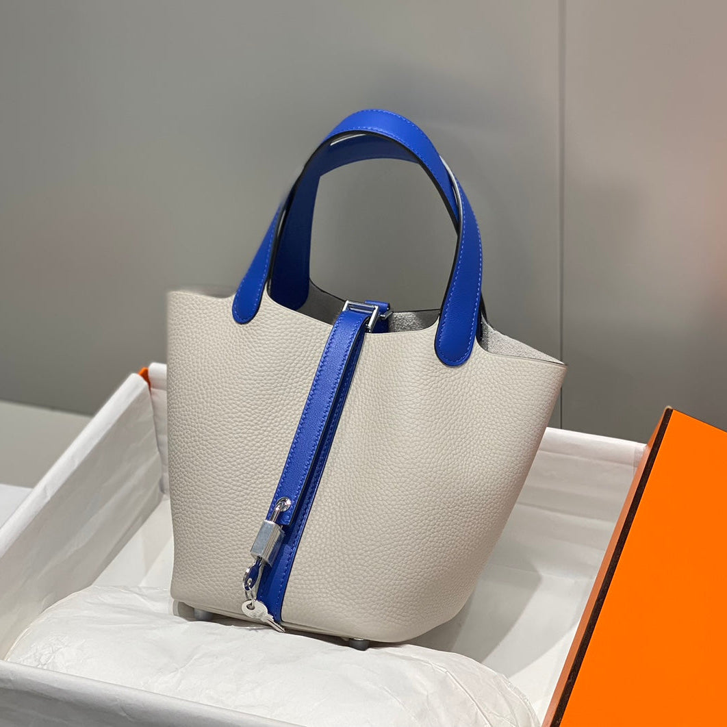 Bolsa tipo cubo de gabardina encerada