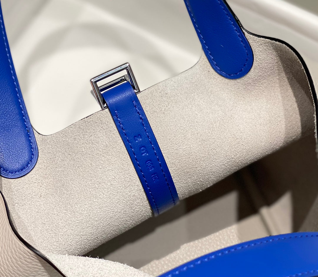 Bolsa tipo cubo de gabardina encerada