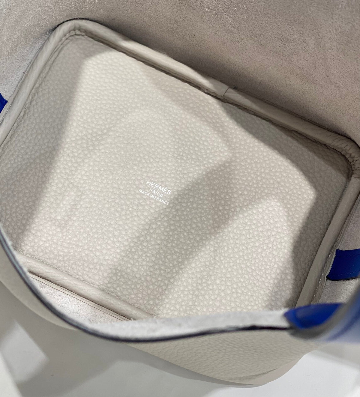 Bolsa tipo cubo de gabardina encerada