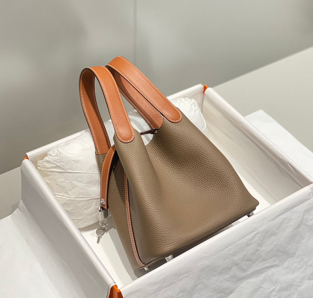 Bolsa tipo cubo de gabardina encerada