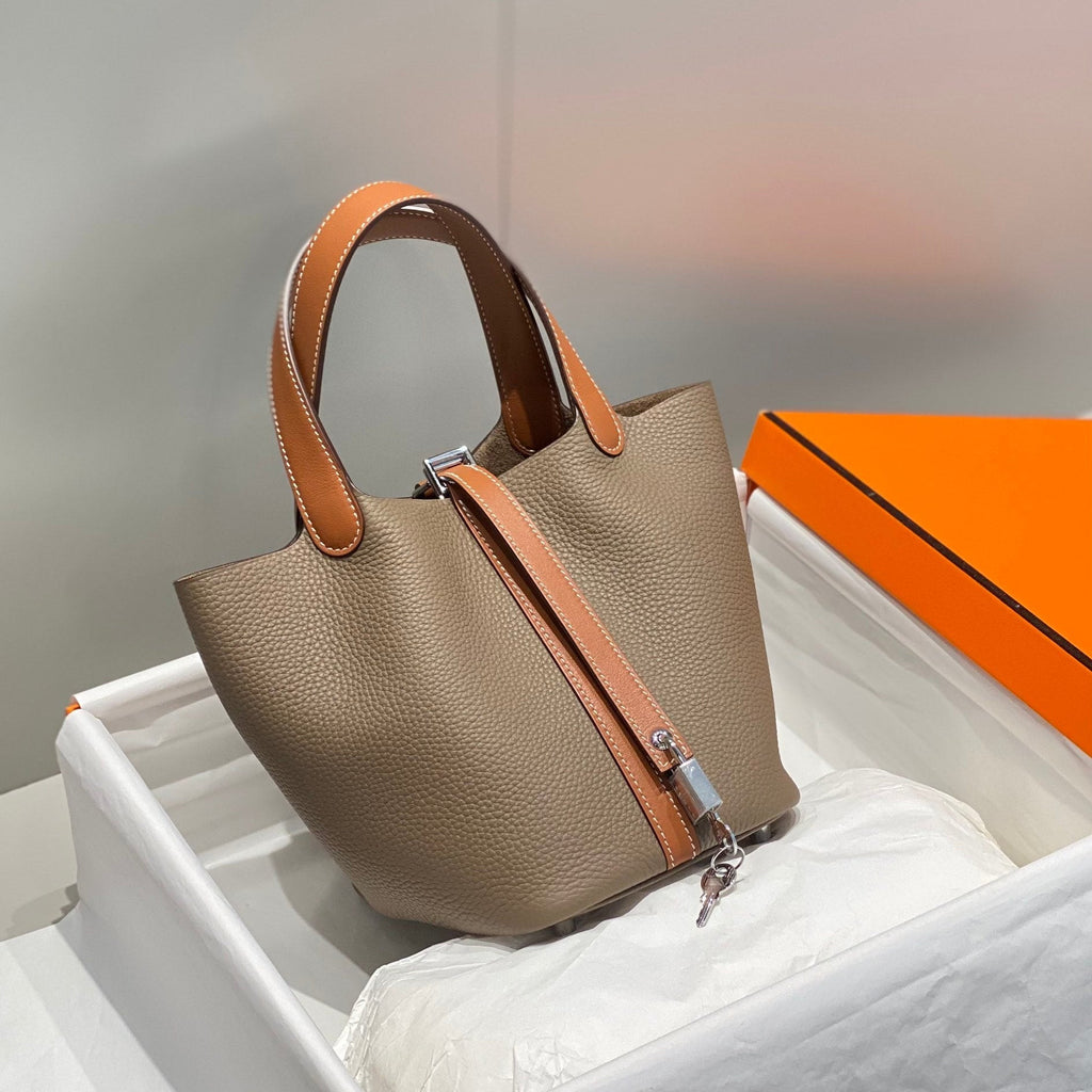Bolsa tipo cubo de gabardina encerada