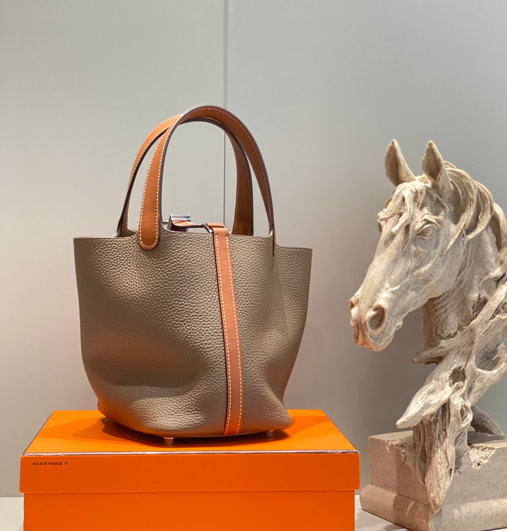 Bolsa tipo cubo de gabardina encerada