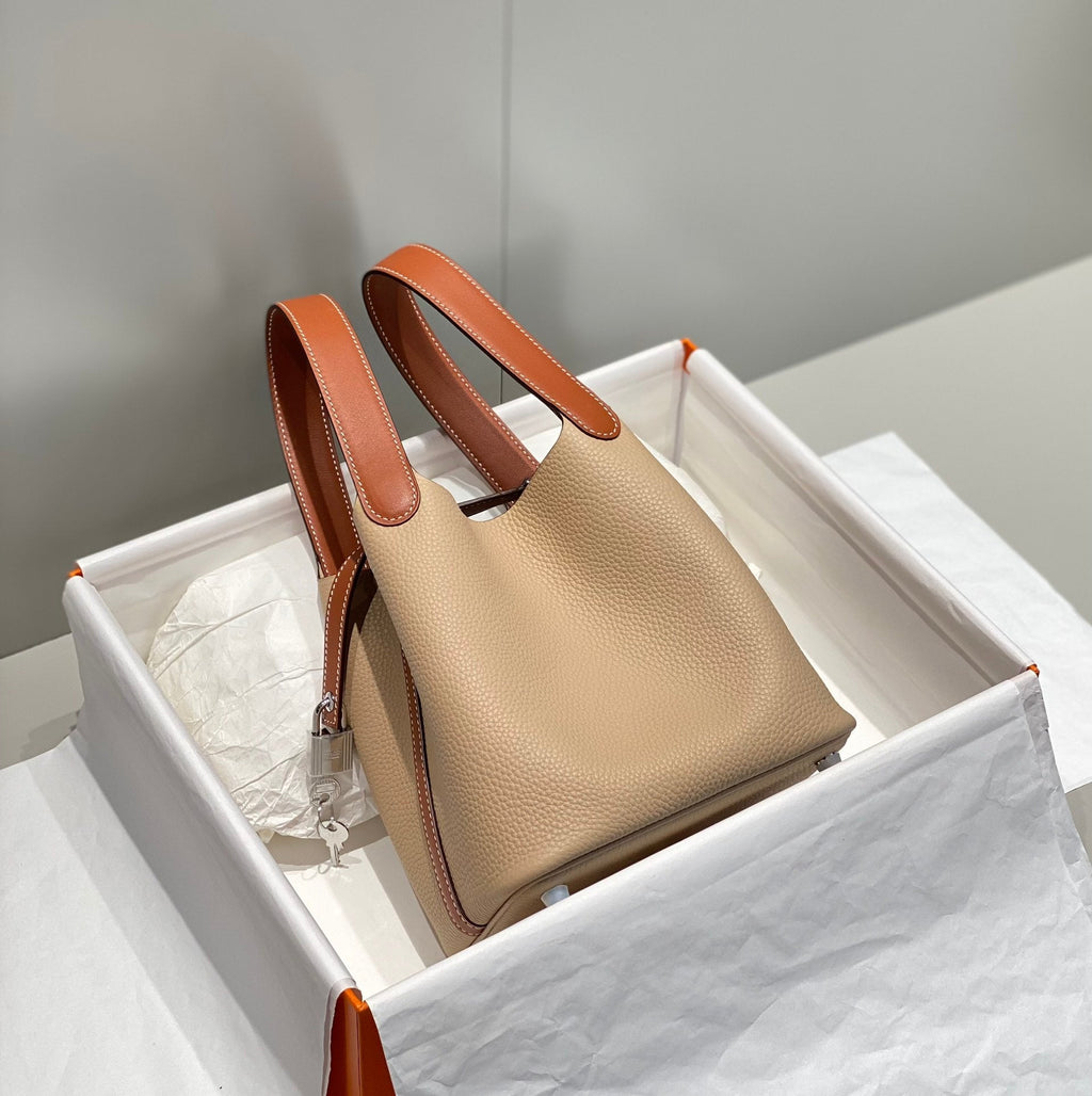 Bolsa tipo cubo de gabardina encerada