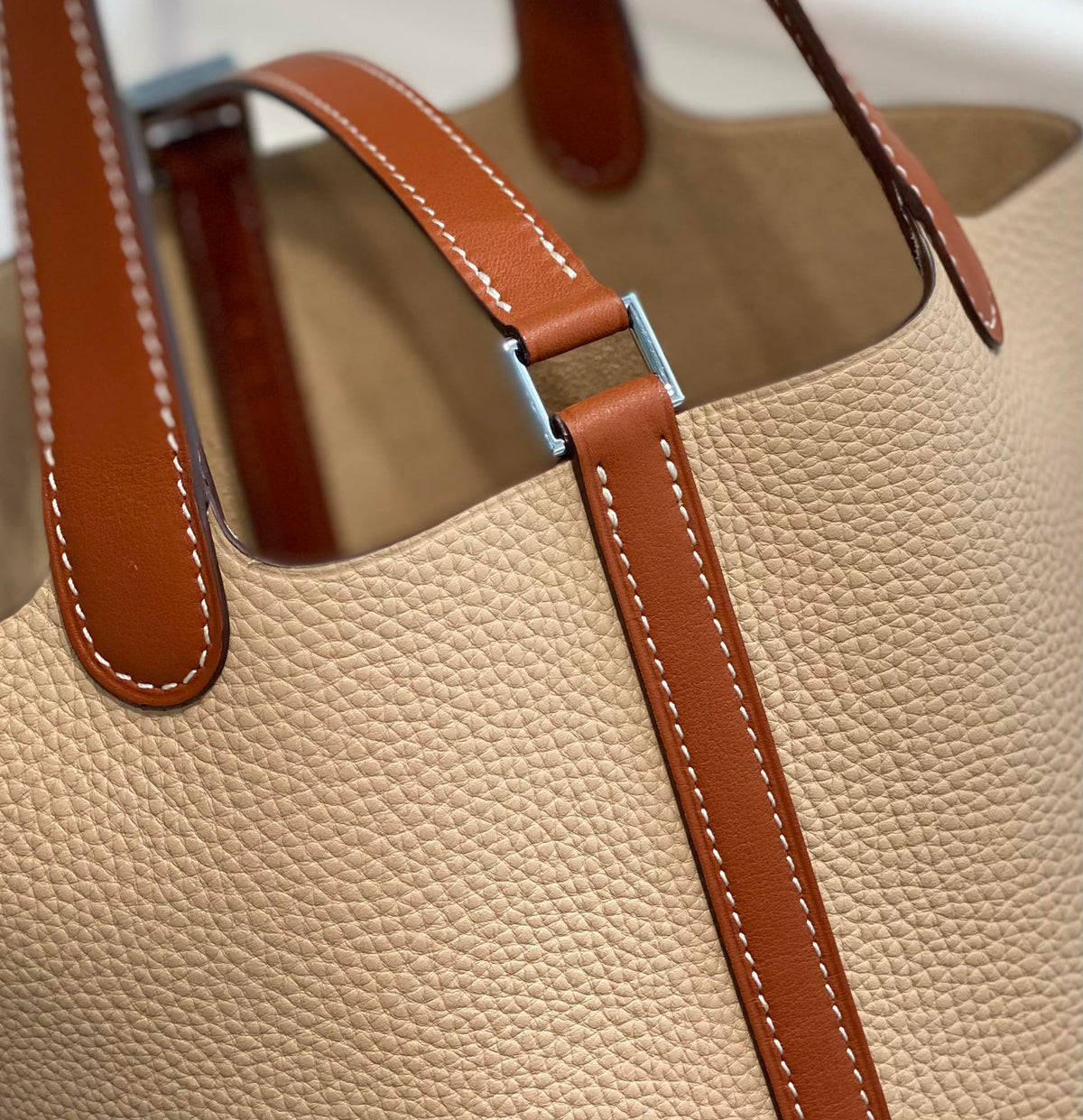 Bolsa tipo cubo de gabardina encerada