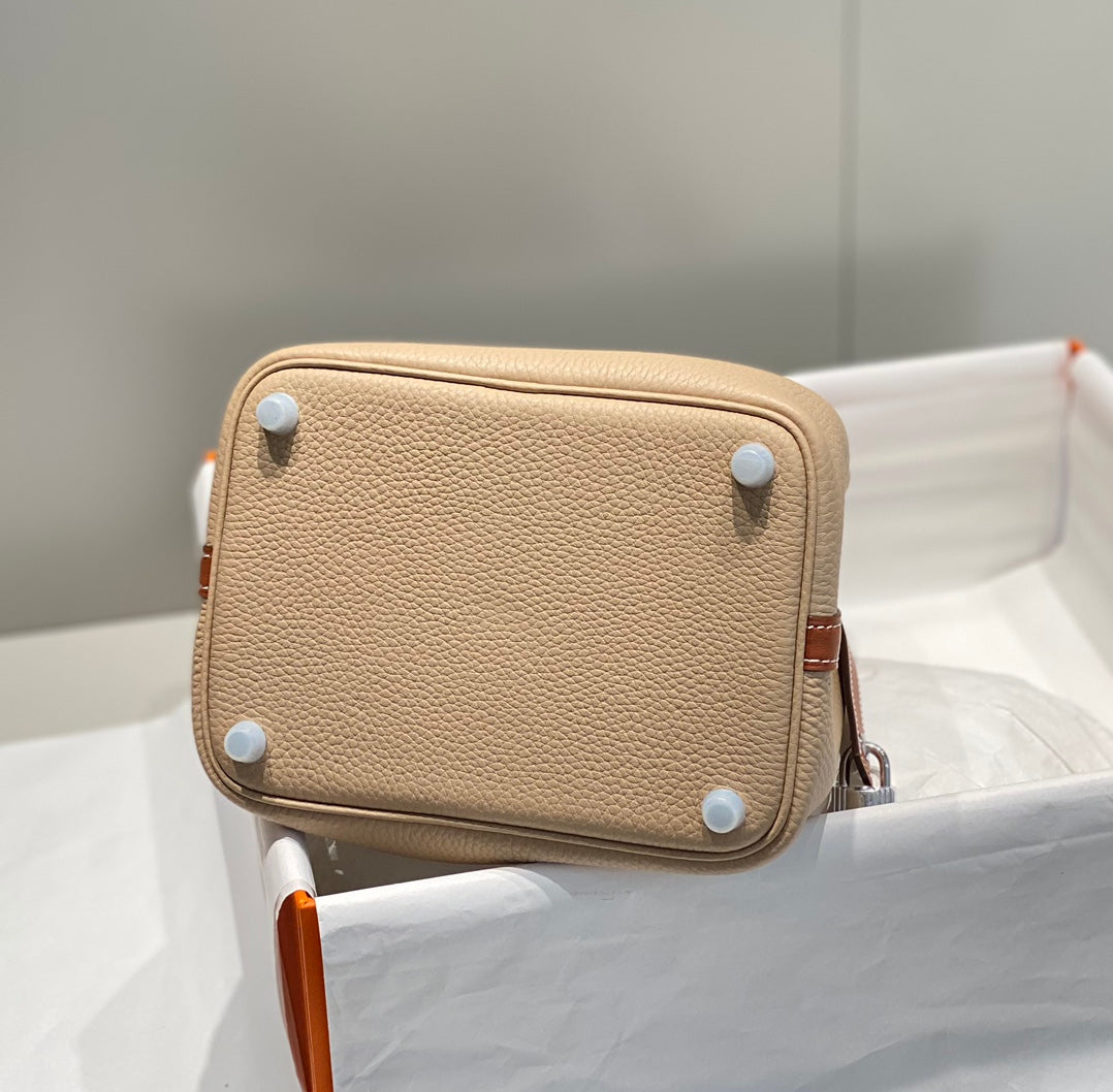 Bolsa tipo cubo de gabardina encerada