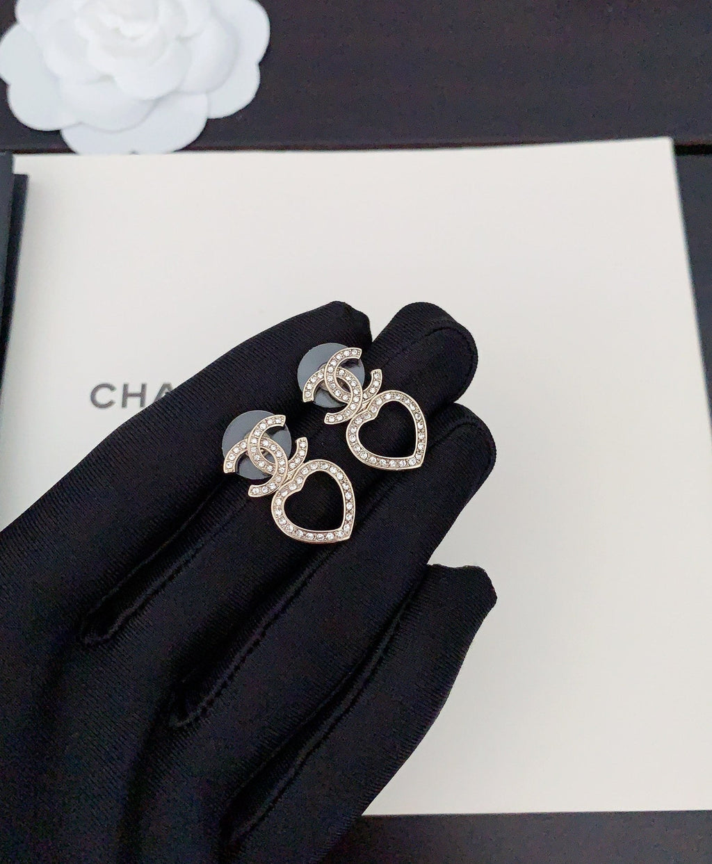 Pendientes CC de corazón hueco
