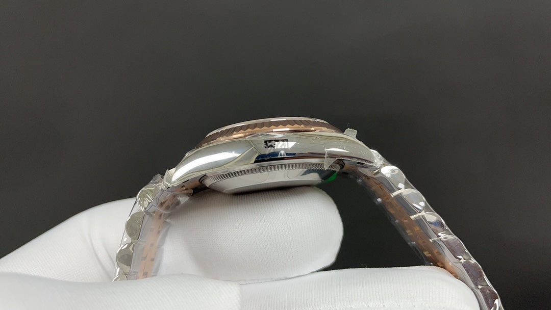 Reloj automático de 31 mm con esfera color café dorado