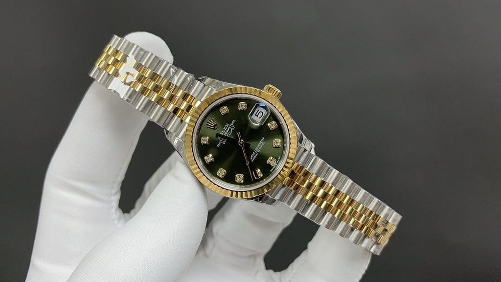Reloj automático dorado y verde de 31 mm