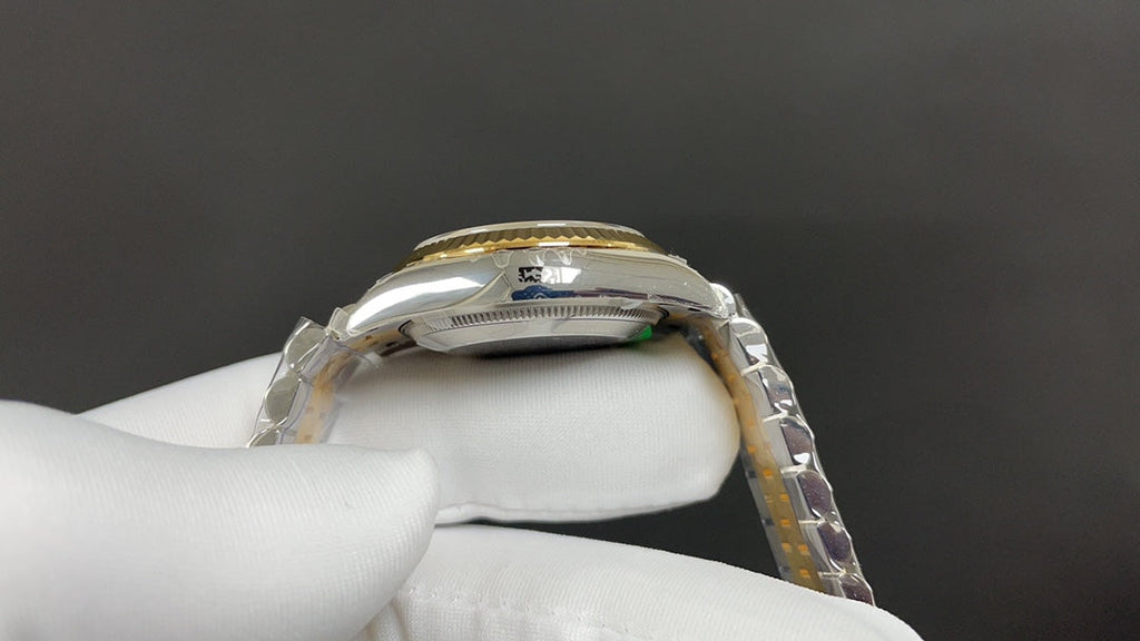 Reloj automático dorado y verde de 31 mm