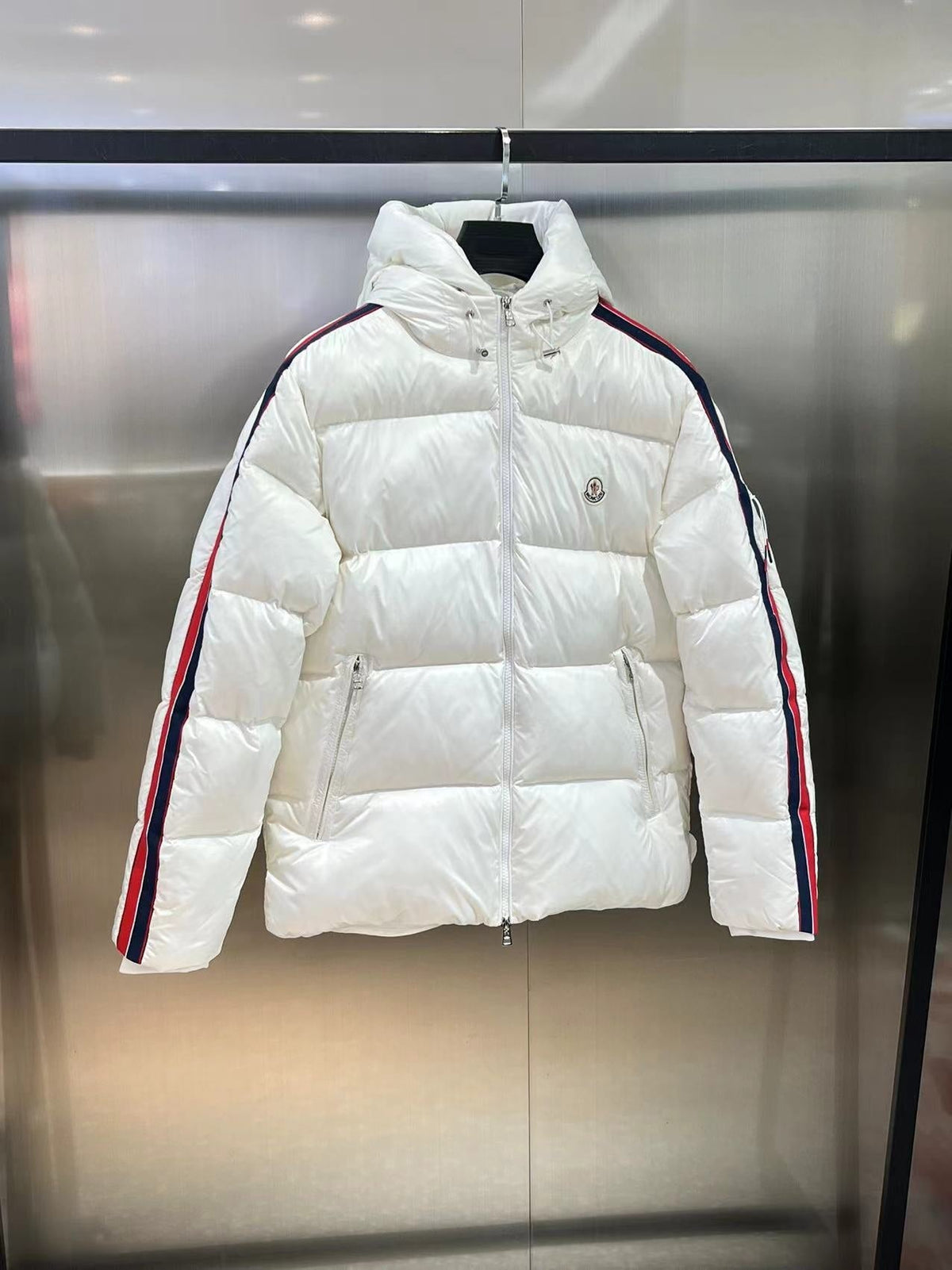 Chaqueta de plumas con capucha a rayas