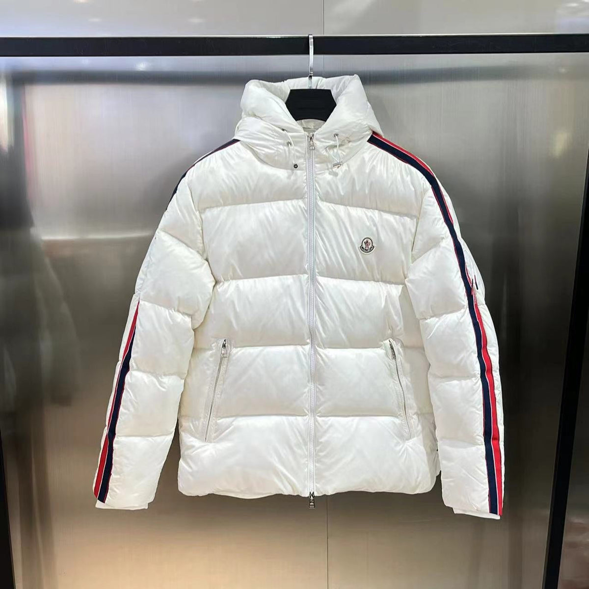 Chaqueta de plumas con capucha a rayas