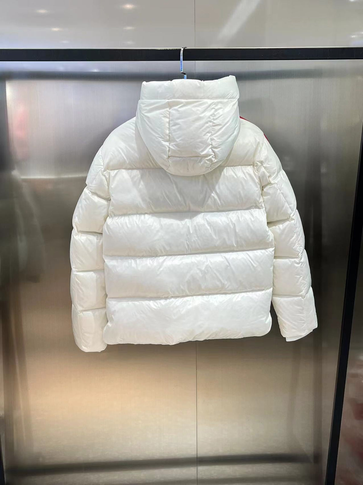 Chaqueta de plumas con capucha a rayas