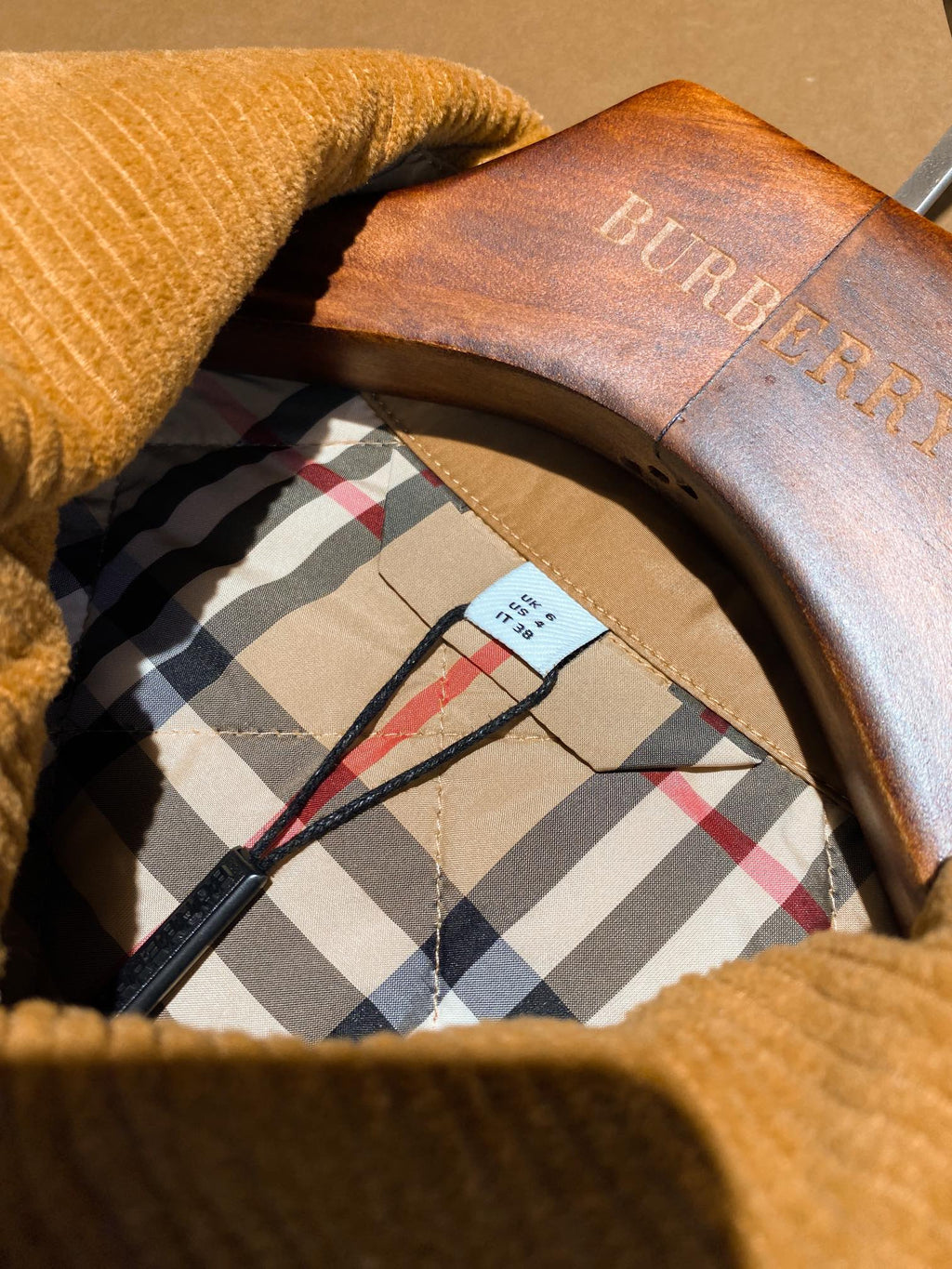 Chaqueta con cintura ajustable con cordón
