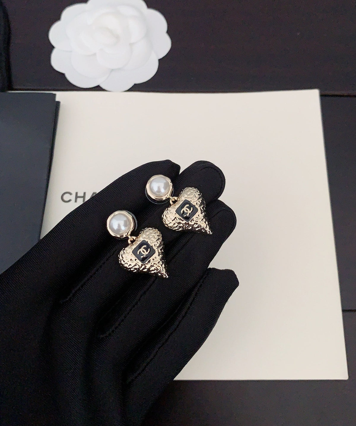 Pendientes de corazón negro