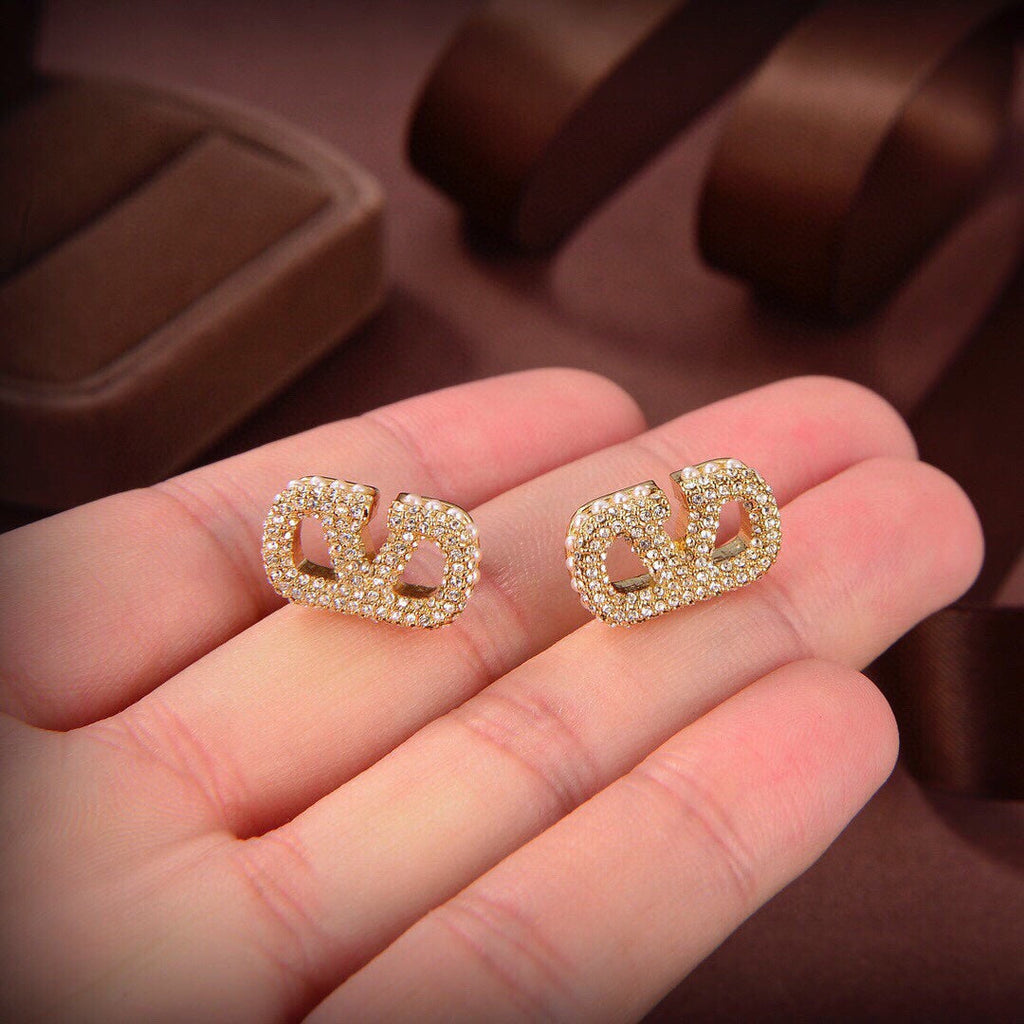 Pendientes en forma de V con media perla y media piedra