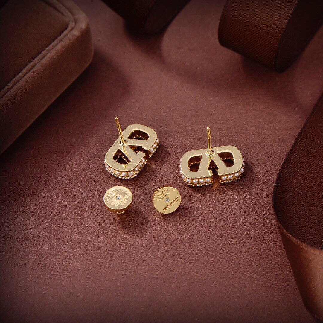 Pendientes en forma de V con media perla y media piedra