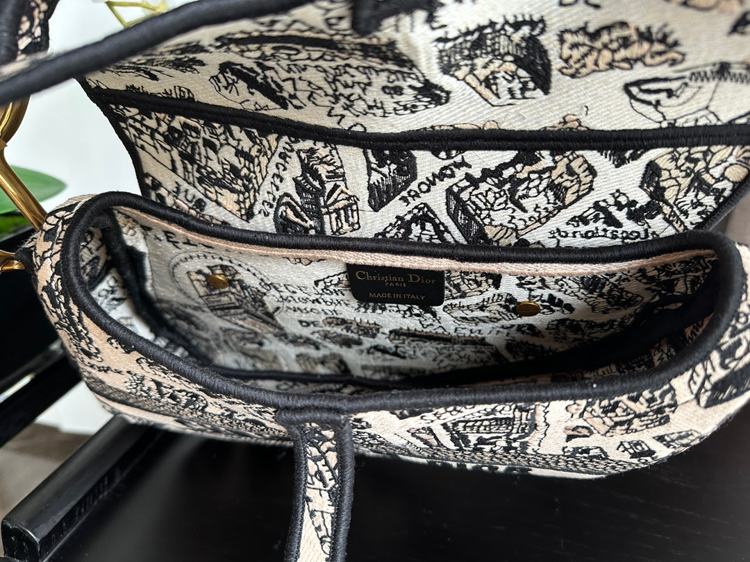 Bolso bandolera de mezclilla negra bordada con flecos – 25,5 cm