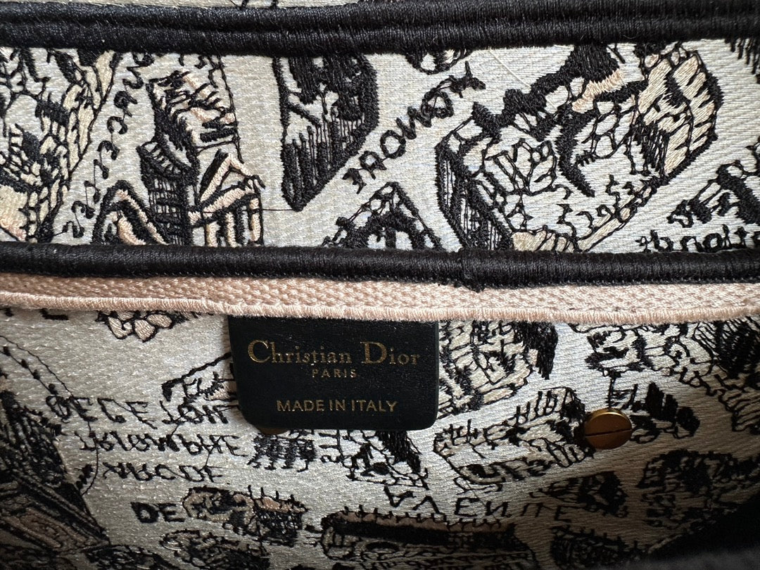 Bolso bandolera de mezclilla negra bordada con flecos – 25,5 cm