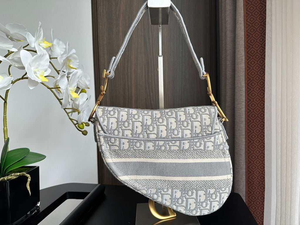 Bolso bandolera vaquero gris bordado con flecos – 25,5 cm
