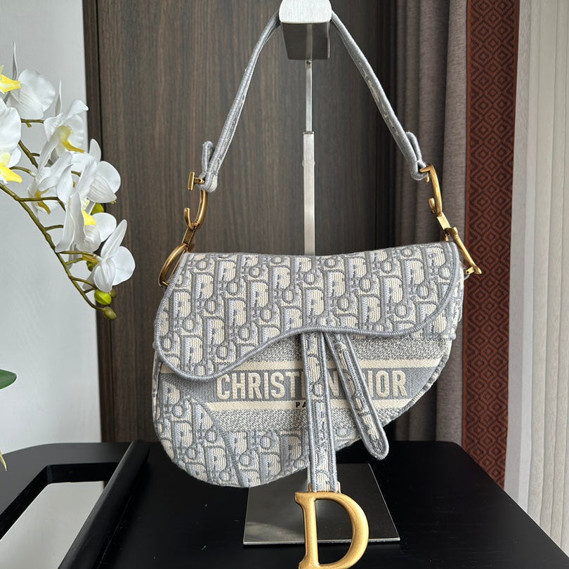 Bolso bandolera vaquero gris bordado con flecos – 25,5 cm
