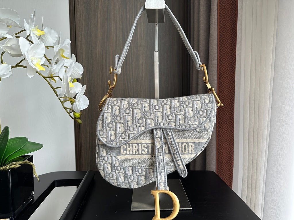 Bolso bandolera vaquero gris bordado con flecos – 25,5 cm