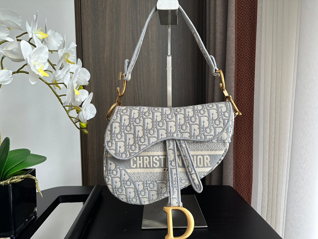 Bolso bandolera vaquero gris bordado con flecos – 25,5 cm
