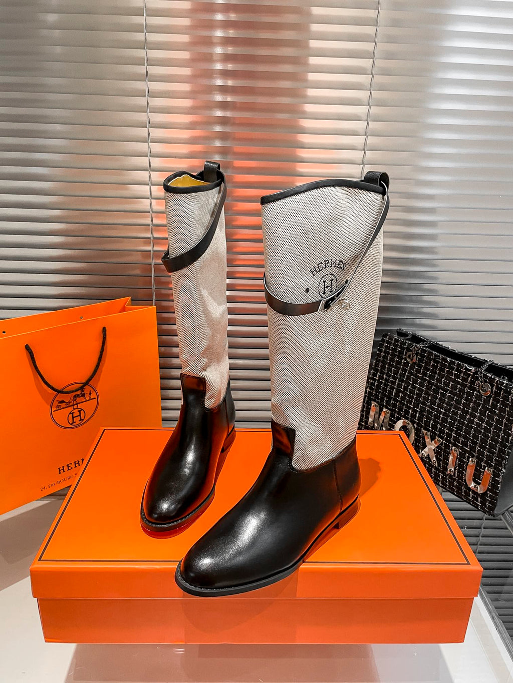 Botas largas con cinturón para mujer