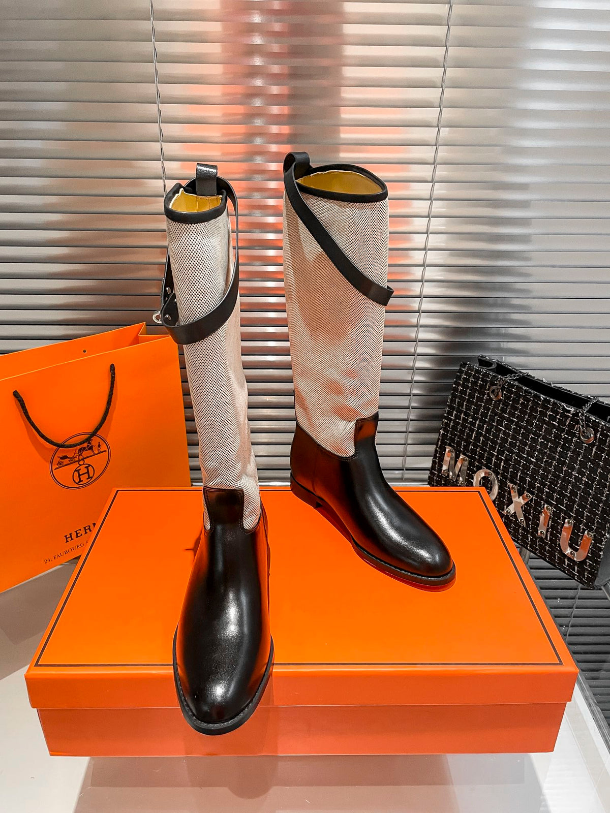 Botas largas con cinturón para mujer