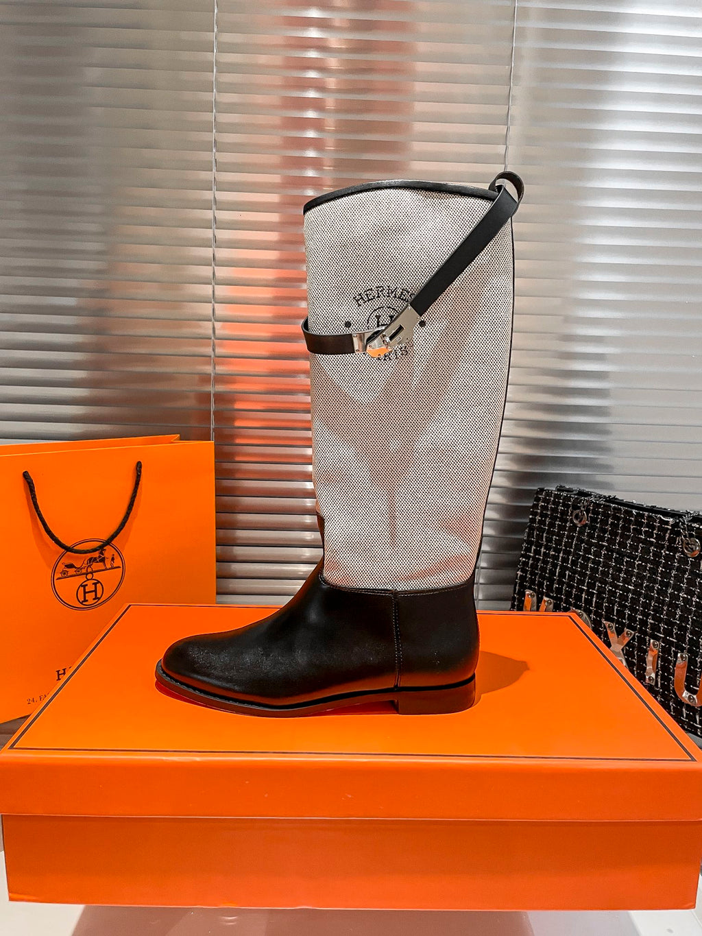 Botas largas con cinturón para mujer
