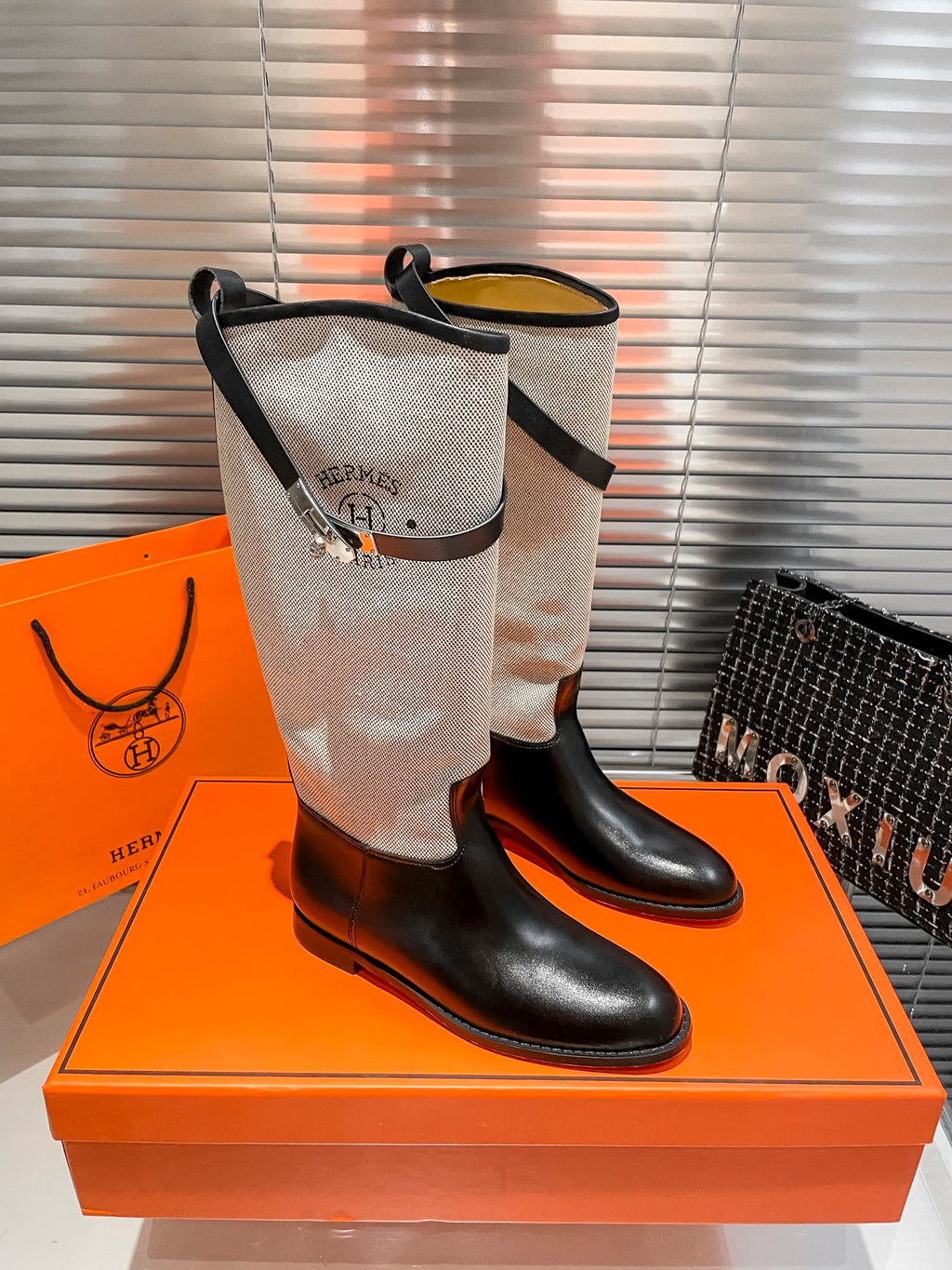 Botas largas con cinturón para mujer