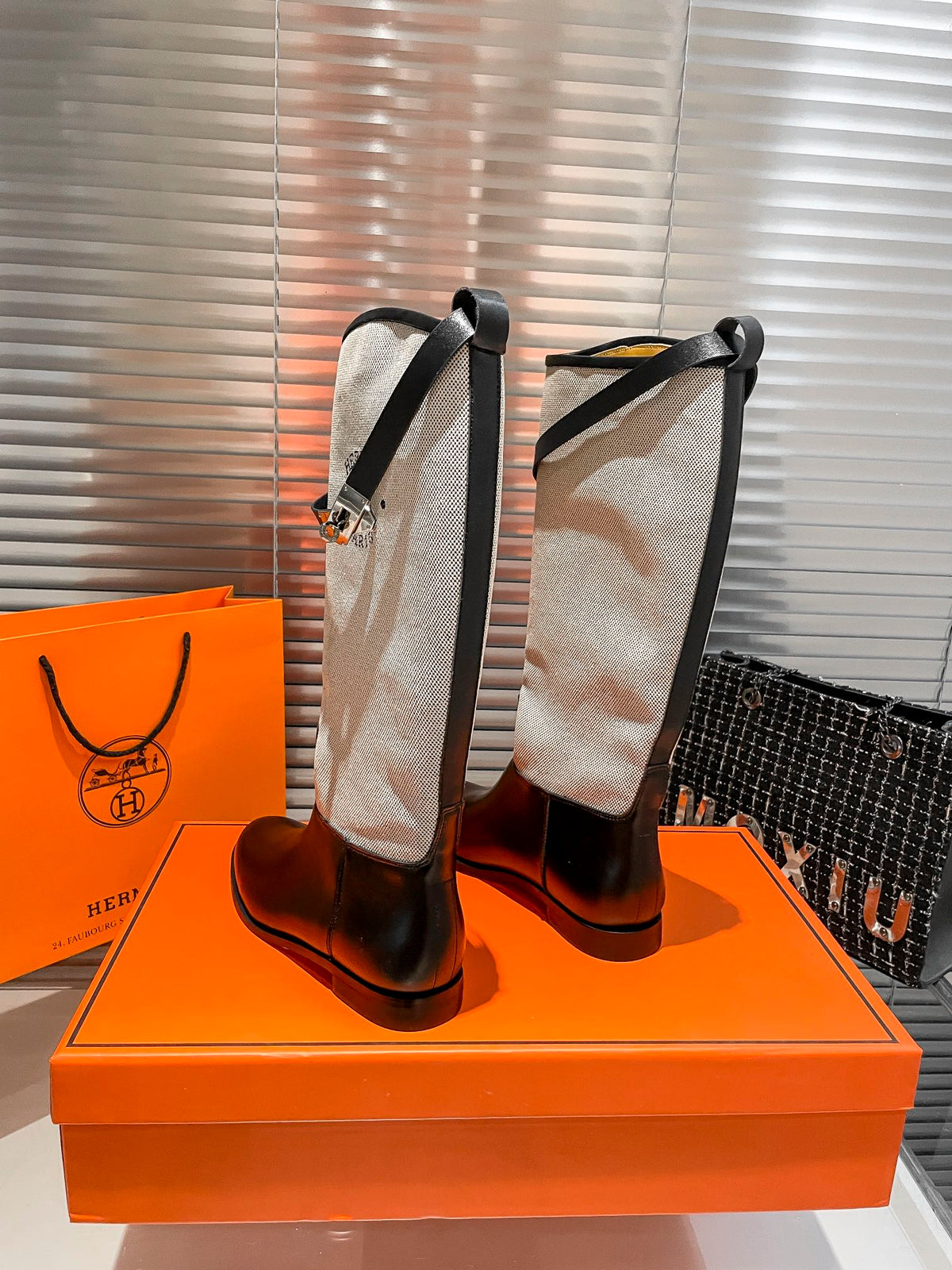 Botas largas con cinturón para mujer