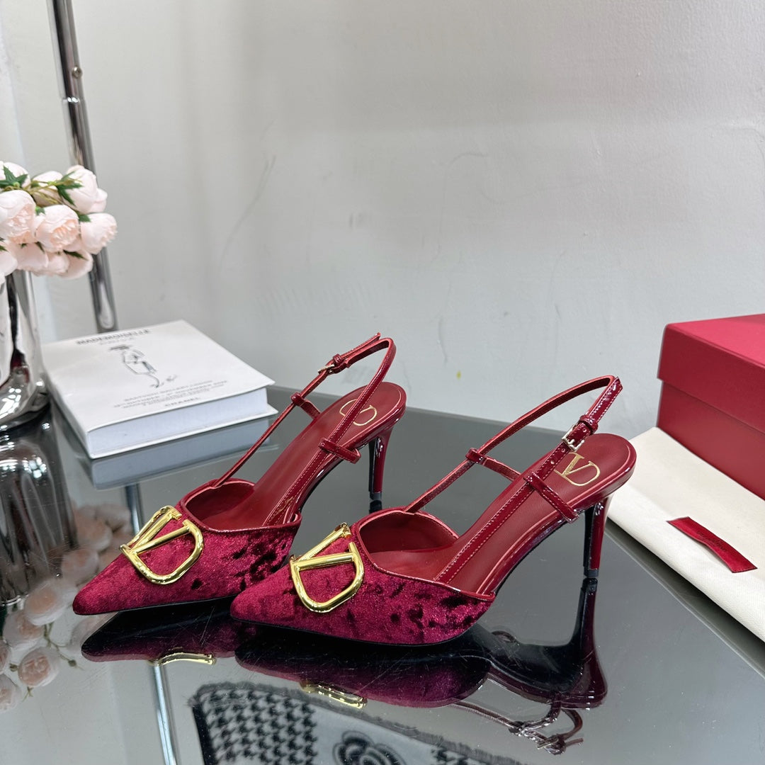 Tacones de terciopelo con hebilla en V