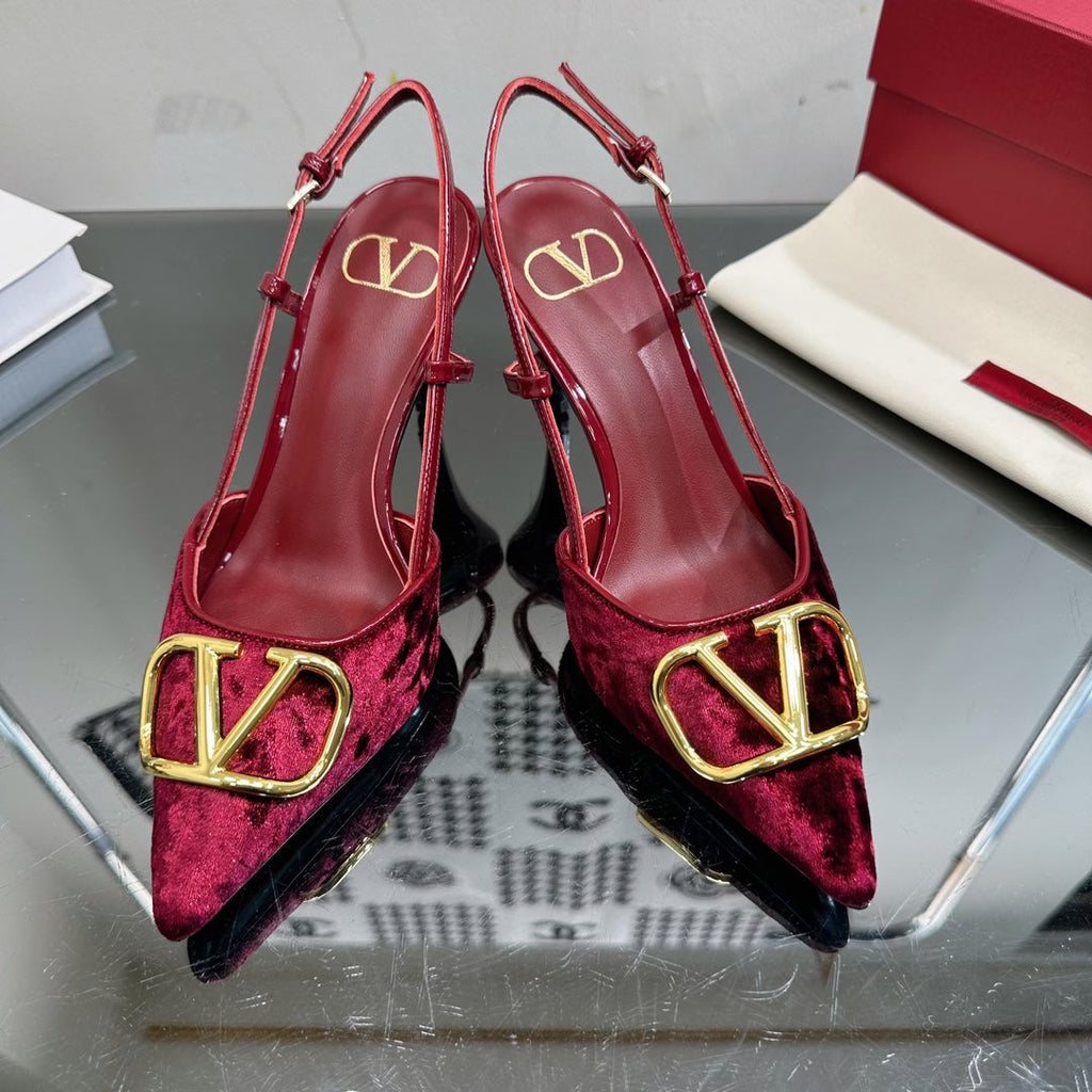Tacones de terciopelo con hebilla en V